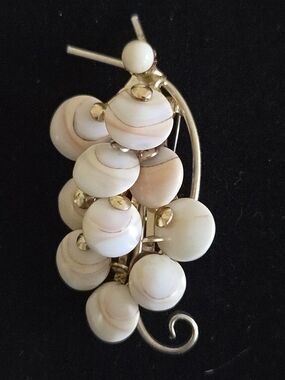 Gold-Tone Cluster Shell Bead Brooch - Cream and Peach